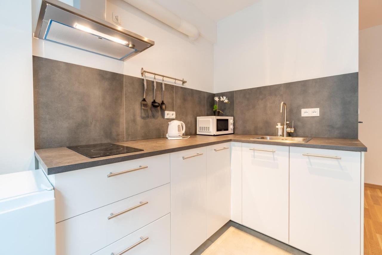 Brand New Two Room Apartment #26 With Free Secure Parking Close To Center Прага Екстериор снимка