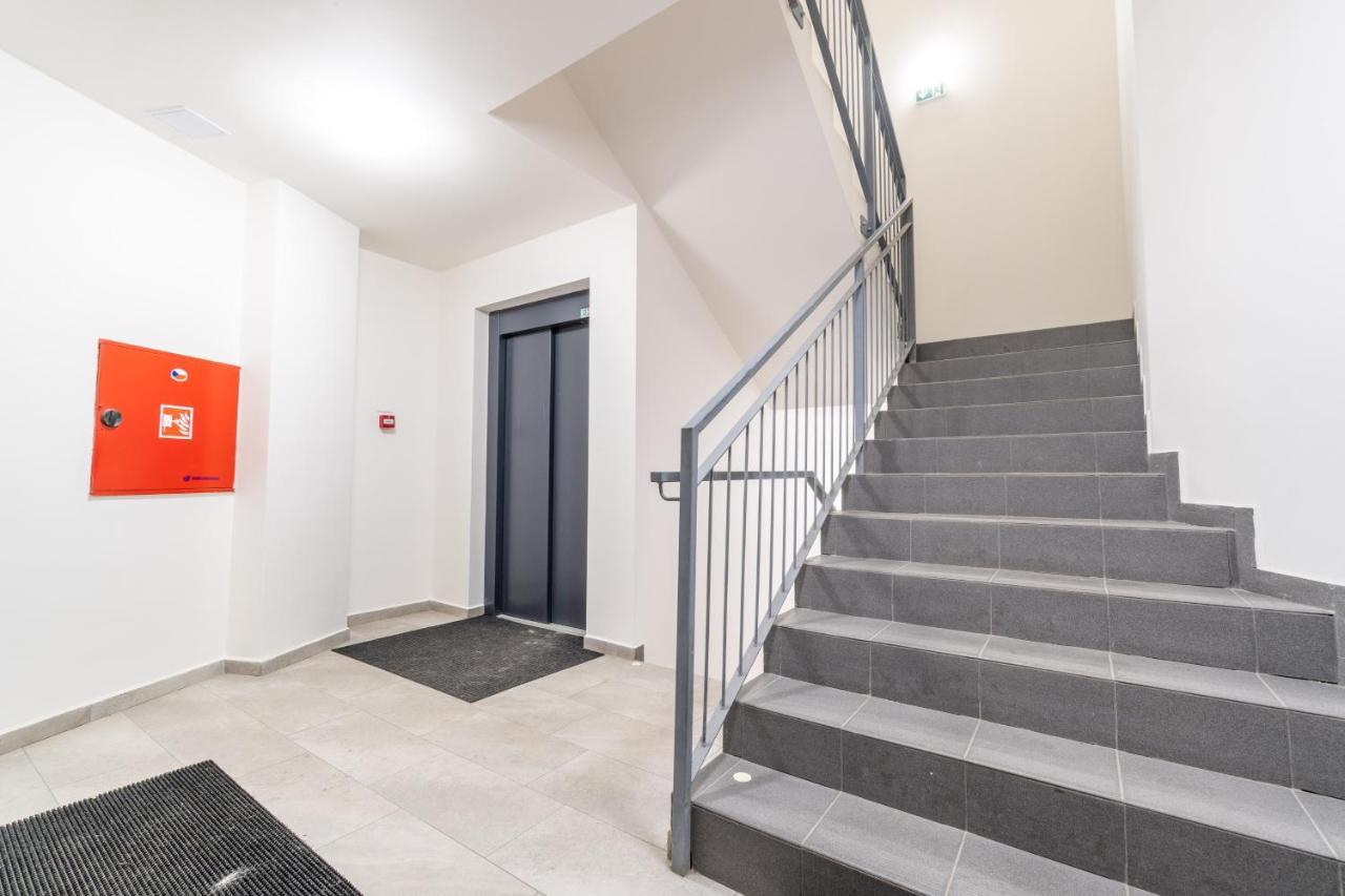 Brand New Two Room Apartment #26 With Free Secure Parking Close To Center Прага Екстериор снимка