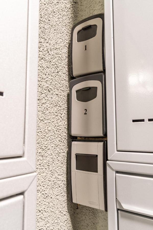 Brand New Two Room Apartment #26 With Free Secure Parking Close To Center Прага Екстериор снимка